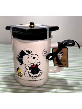 NWT Peanuts Rae Dunn Mug w Tassel & Grad Hat Lid CLASS OF 2025